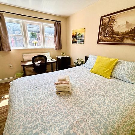Bright&Modern Space Perfect For Couple And Family Step To Public Transit In Toronto Extérieur photo